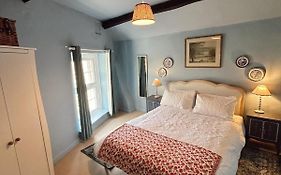 Chatsworth Edge Apartment